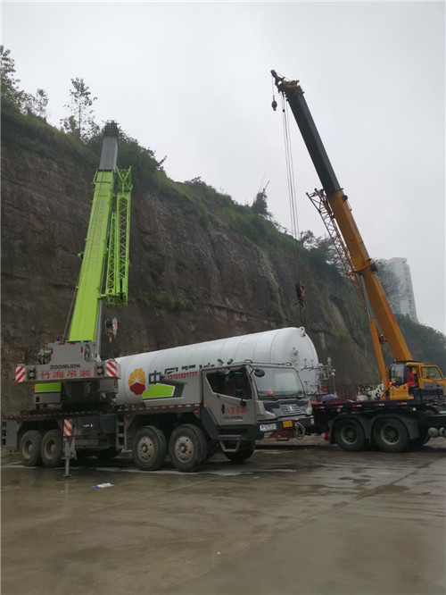 宁城县“不怕风雨冻”—— 吊车的 “恶劣环境适应” 技术